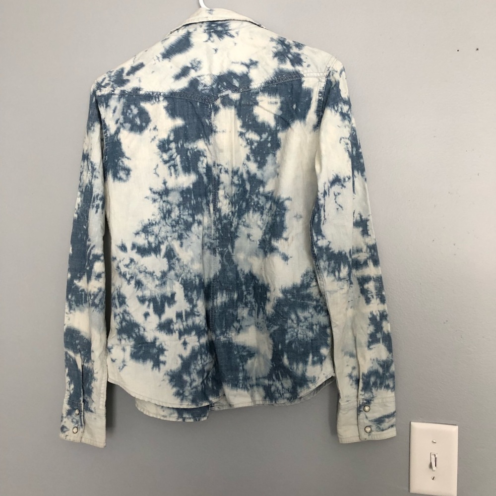 Button-up - Picture 2 of 2